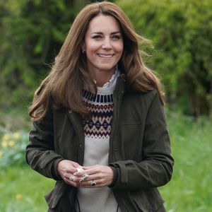 Nostalgie pur: Herzogin Kate trägt Bluse von Verlobungsbild