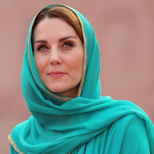 Mit Kopftuch: Hier besucht Herzogin Kate eine Moschee