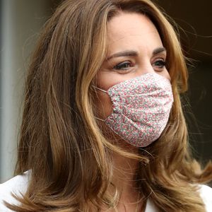 Fashion-Hit: Herzogin Kates Maske ist ein echtes Schnäppchen