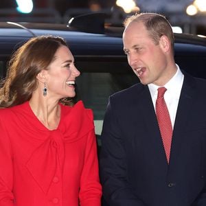 Neue Bilder: Britische Royals schmettern Weihnachtslieder