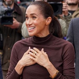Herzogin Meghan ohne Verlobungsring zurück in Nottingham