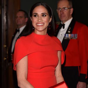 Herzogin Meghan kopierte Melania Trumps rotes Cape-Kleid