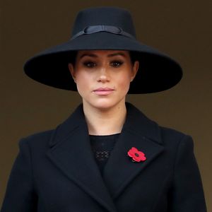 Meghan trug ihren Mantel: Designerin bekommt Shitstorm