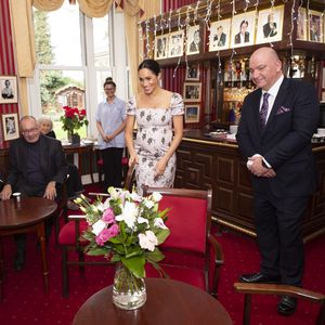 Nächster Streichel-Auftritt: Herzogin Meghan mit Baby-Kugel!