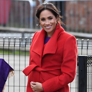 Stylisher Schwanger-Look: Herzogin Meghan zeigt XXL-Kugel