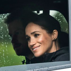 Mit Handschuh & Spaten: Herzogin Meghan kann auch anpacken!