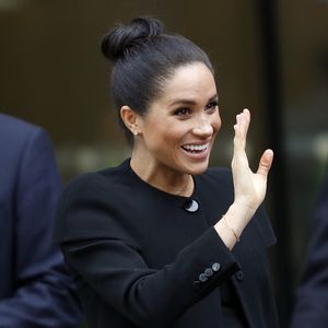 Fans tippen nach Outfit-Wahl: Bekommt Meghan ein Mädchen?