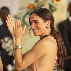Nigeria-Looks: Herzogin Meghan soll keinen Stylisten haben!