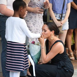 Knicks & Handkuss: Herzogin Meghan macht Mini-Fan sprachlos!