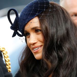 Mit Mohnblume: Herzogin Meghan drückt ihre Anteilnahme aus