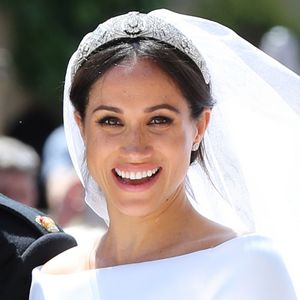 Designerin lüftet Geheimnis zu Herzogin Meghans Brautkleid!