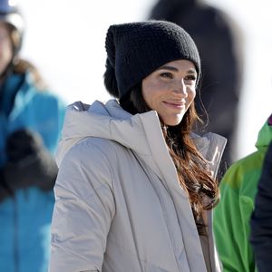 Skiurlaub ohne Prinz Harry: Fühlt sich Meghan etwa schuldig?