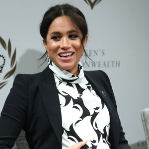 Im Mini-Kleid: Herzogin Meghan zeigt viel nackte Haut!