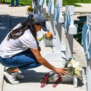 Amoklauf in US-Schule: Herzogin Meghan legt Blumen nieder