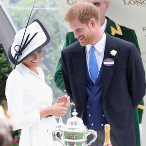 Harry findet's süß: Meghan spricht mit britischem Akzent