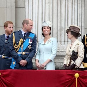 Prinzessin Anne ermahnt Harry und William, Streit zu beenden