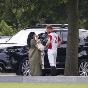 Mit Baby Archie: Meghan und Harry wurden im Pub gesichtet!