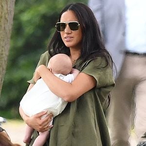 Angeblich falsche Baby-Haltung: Kinderarzt verteidigt Meghan