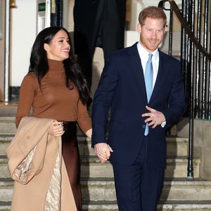 Royaler Rücktritt von Harry und Meghan: Das sagen die Fans!