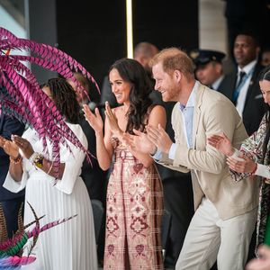 In Kolumbien: Herzogin Meghan begeistert im Jacquard-Kleid