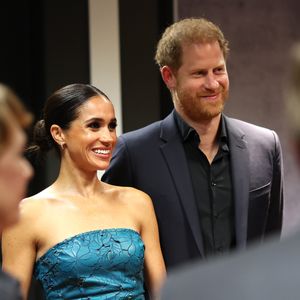 Inmitten der Kritik: Prinz Harry und Meghan genießen Date