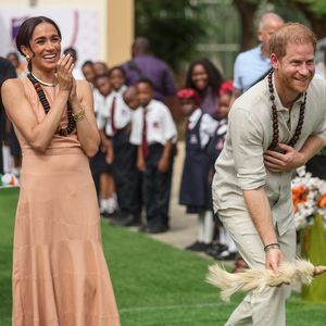 Kleiner Spaß? Prinz Harry photobombt Gruppenfoto mit Meghan