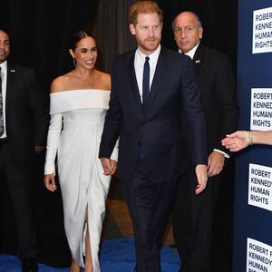 Prinz Harry sicher: Meghan wurde dem Königshaus zu beliebt!
