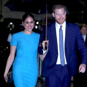 Ehrenamtliche Hilfe: Prinz Harry und Meghan verteilen Essen