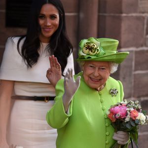 2017 brachte Meghan die Queen mit diesem Geschenk zum Lachen