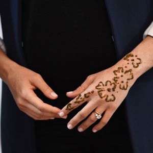 Kurz vor Geburt: Meghans Nabel schon unter Kleid sichtbar