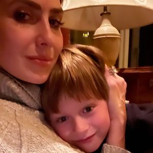 Hilaria Baldwin stolz: Rafael (6) kann Schimpfwort schreiben