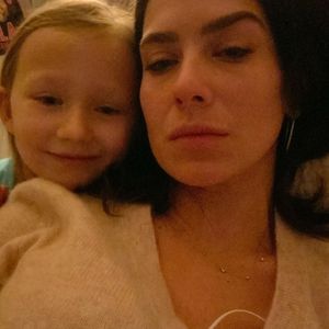 Tränenbild: Hilaria Baldwin erinnert an ihre Fehlgeburten