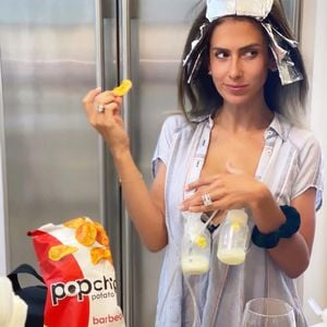 "Legende": Hilaria Baldwin snackt Chips beim Abpumpen!