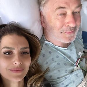 Hilaria steht ihrem Alec Baldwin nach seiner Hüft-OP bei!