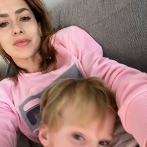 Lebensmittelvergiftung: Hilaria Baldwin kuschelt mit Kindern