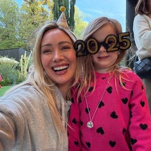 Hilary Duff feiert mit ihrer sechsköpfigen Familie Silvester