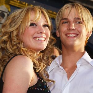 "Geldgier": Hilary Duff schimpft über Aaron Carters Memoiren