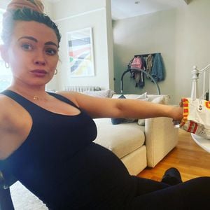 Schauspielerin Hilary Duff zeigt ihren wachsenden Babybauch