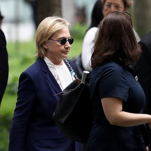 Schock! Hillary Clinton verlässt 9/11-Gedenkfeier vorzeitig