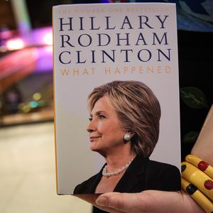 Hillary Clinton: Zeh-Bruch wegen Treppensturz in High Heels