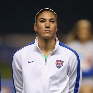 Hope Solo zeigt ihren sportlichen Körper
