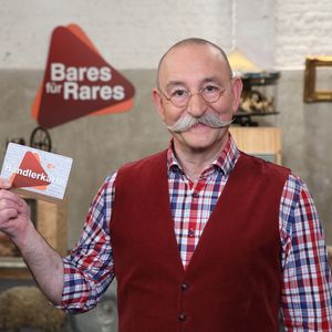 Vase für 20.000 Euro bei "Bares für Rares" beschädigt