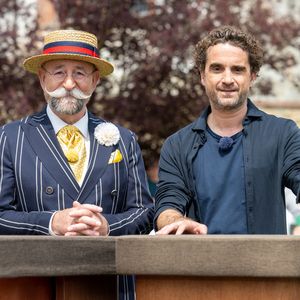 Oliver Wnuk sahnt mit Obelix-Bild bei "Bares für Rares" ab!