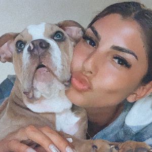 Vor Reise zu ihrem Jimi: Yeliz Koc' Hund zerkaut ihre Schuhe