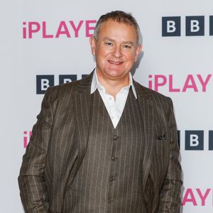Neue Partnerin? Hugh Bonneville knutscht mit Influencerin