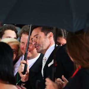 Süß! Hugh Jackman trägt Tochter auf Händen