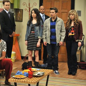 Schock für Miranda Cosgrove: Leichenfund nahe ihres Hauses!
