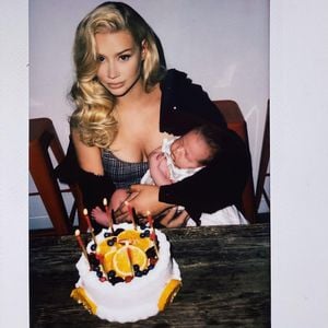 Die Zeit fliegt: Iggy Azalea teilt viele neue Fotos von Onyx