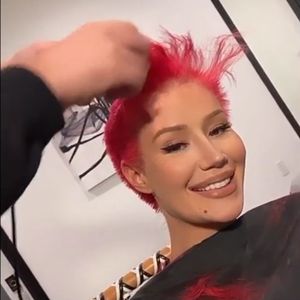 Bye-bye, Wallemähne: Iggy Azalea lässt sich Haare abrasieren