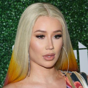 Iggy Azaleas heißer Red-Carpet-Style: Shirt & BH vergessen?